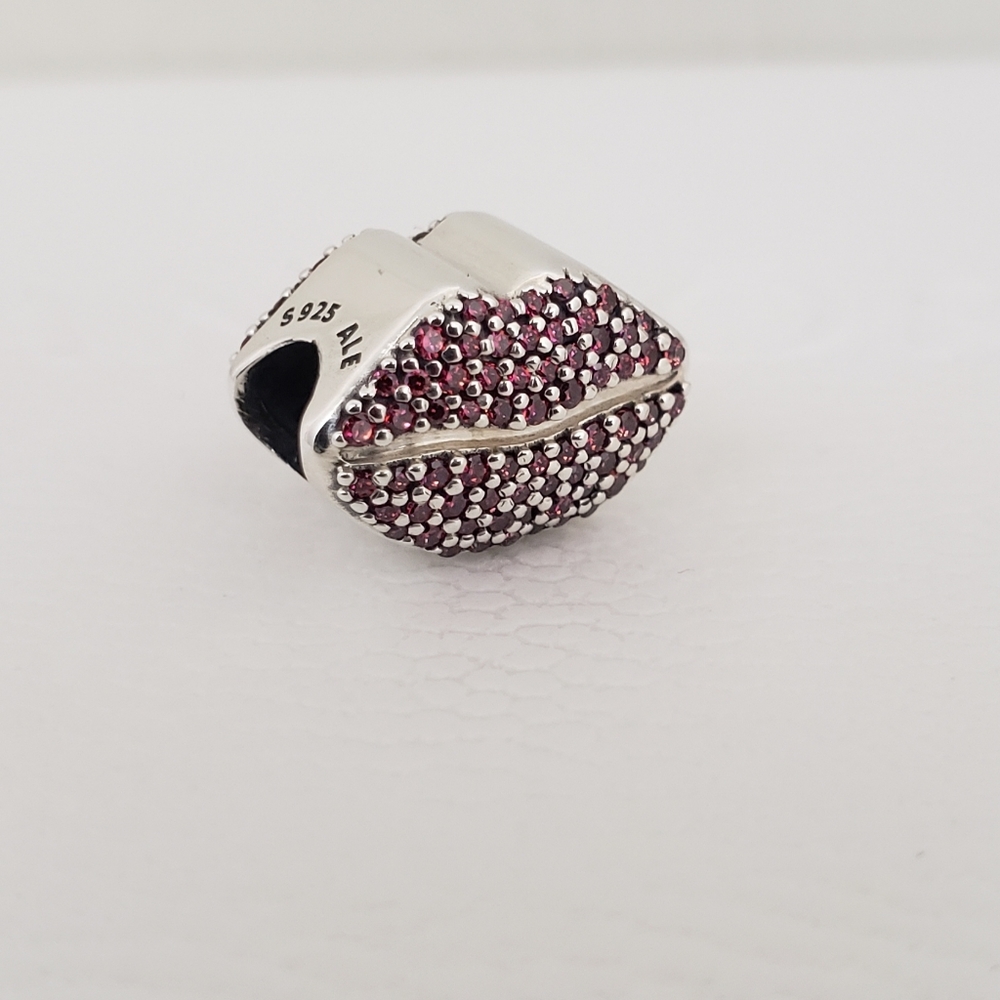 💋Authentic Pandora ⭐️RETIRED⭐️ KISS CHARM